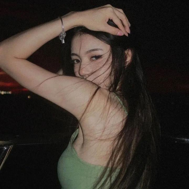 爱长颈鹿的女人